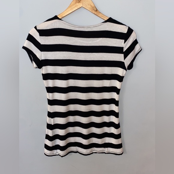 💙 Guess T-shirt - Picture 2 of 4